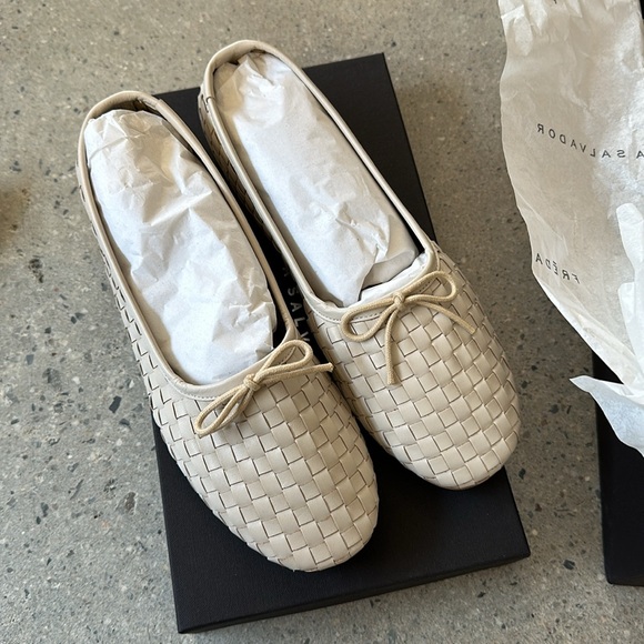 NEW IN BOX 〰️ FREDA SALVADOR roma ballet flat in crystal woven leather - Picture 2 of 6